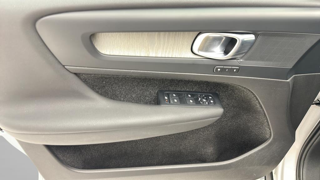 2024 Volvo XC40 Core - Photo 12