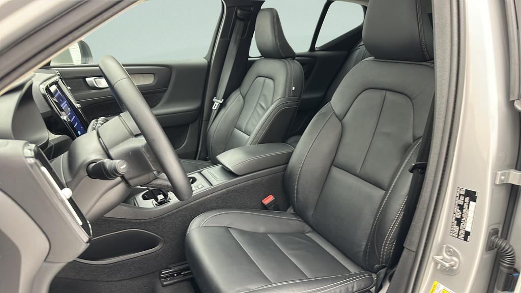 2024 Volvo XC40 Core - Photo 13